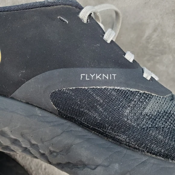 Nike black and gold Odyssey 11 flawed - Picture 4 of 16